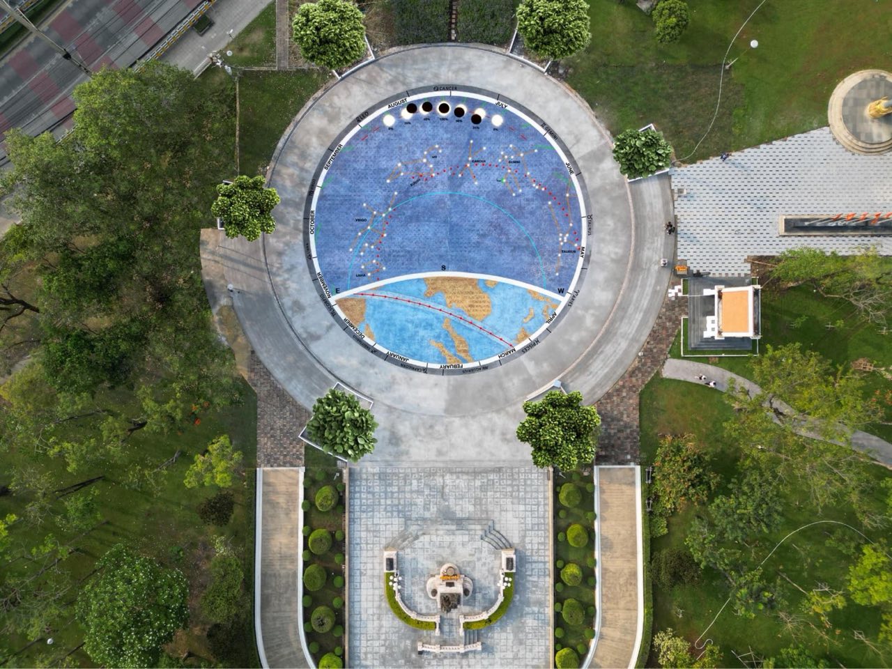 ลานอุทยานพระจอมเกล้า (ลานดูดาว) มองจากมุมสูง